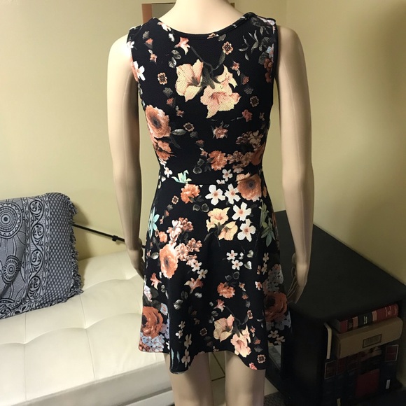 Forever 21 floral print mini dress - Picture 4 of 7